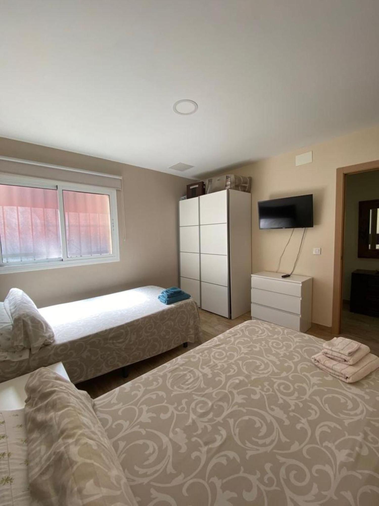 Apartamentos Albeniz Алхесирас Екстериор снимка
